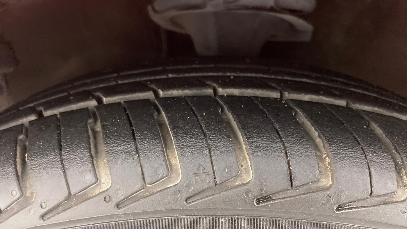 2012 Hyundai i10 MAGNA 1.1, Petrol, Manual, 69,732 km, Left Front Tyre Tread