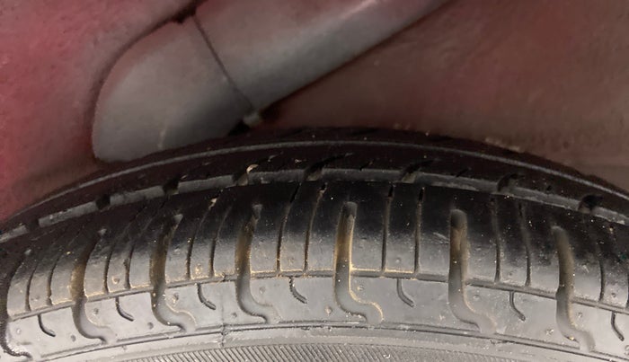 2012 Hyundai i10 MAGNA 1.1, Petrol, Manual, 69,732 km, Left Rear Tyre Tread