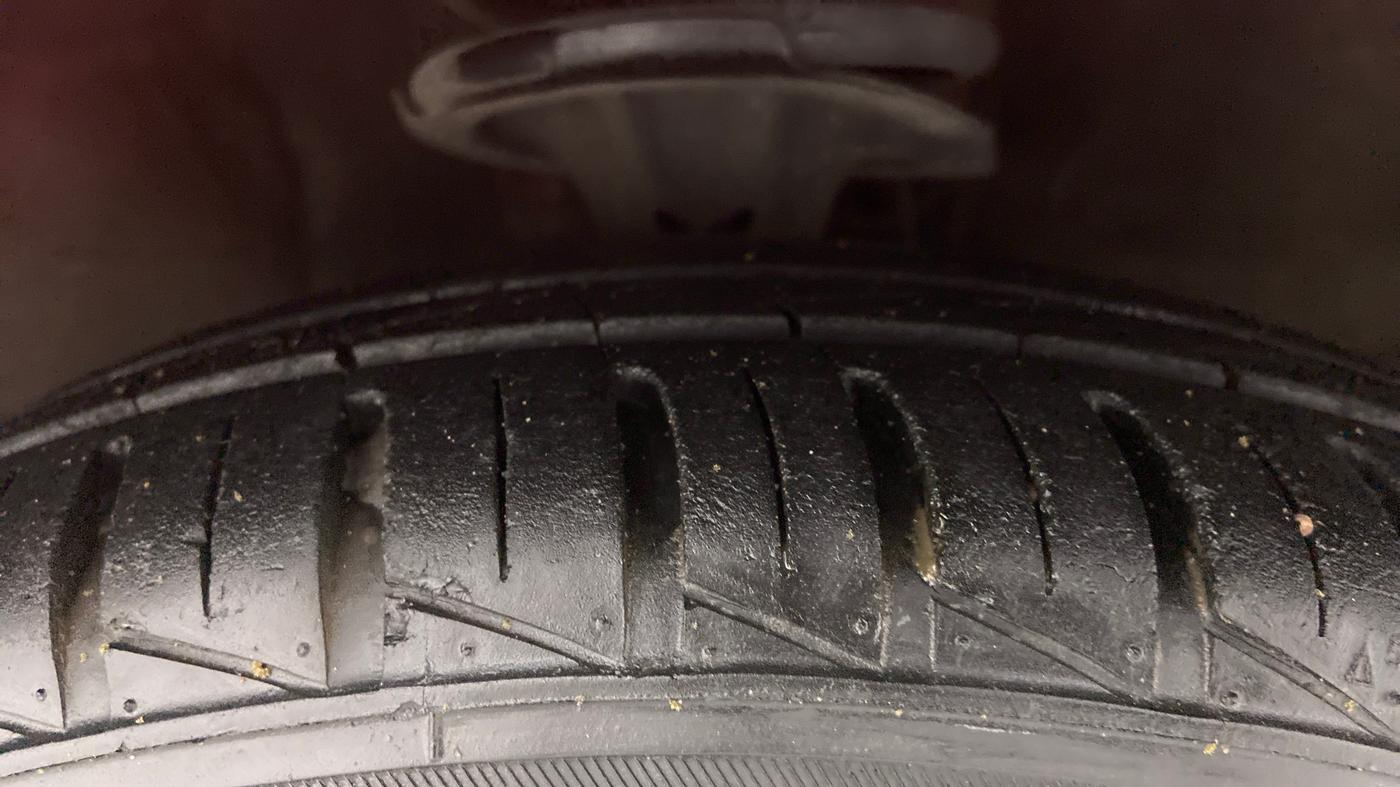 2012 Hyundai i10 MAGNA 1.1, Petrol, Manual, 69,732 km, Right Front Tyre Tread