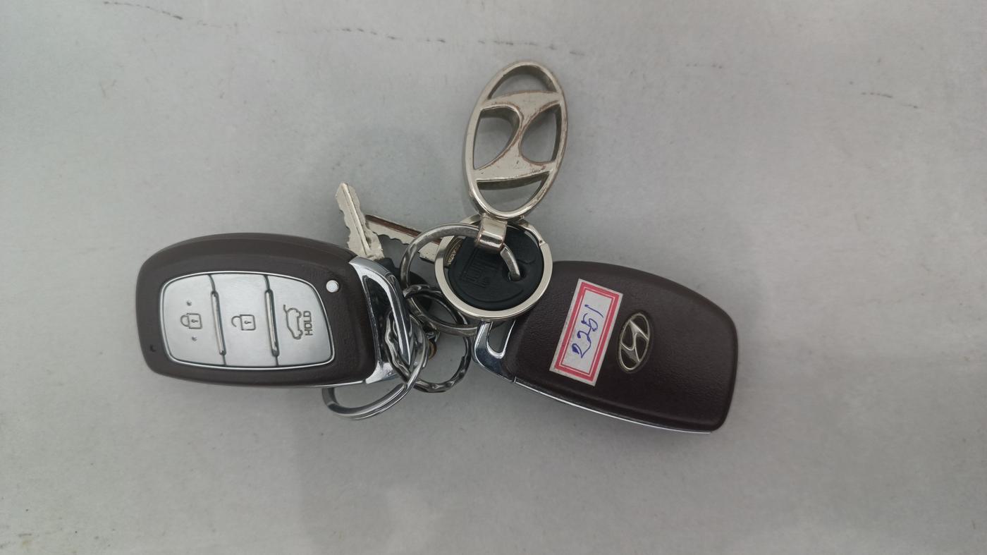 2017 Hyundai Creta SX PLUS AT 1.6 PETROL, Petrol, Automatic, 66,146 km, Key Close Up