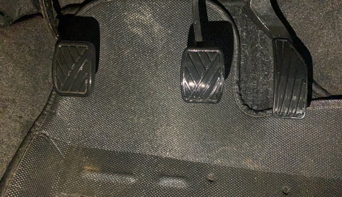 2014 Maruti Ritz VXI, CNG, Manual, 44,440 km, Pedals