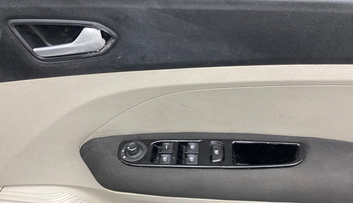 2019 Renault TRIBER RXZ, Petrol, Manual, 18,950 km, Right front window switch / handle - Child Switch not working for windows