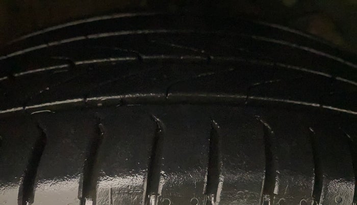 2020 Maruti Swift ZXI PLUS, Petrol, Manual, 83,525 km, Right Front Tyre Tread