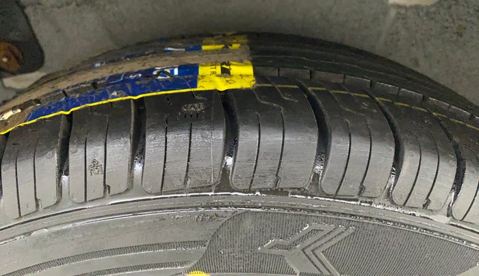 2011 Hyundai Verna FLUIDIC 1.4 VTVT, Petrol, Manual, 49,908 km, Right Rear Tyre Tread