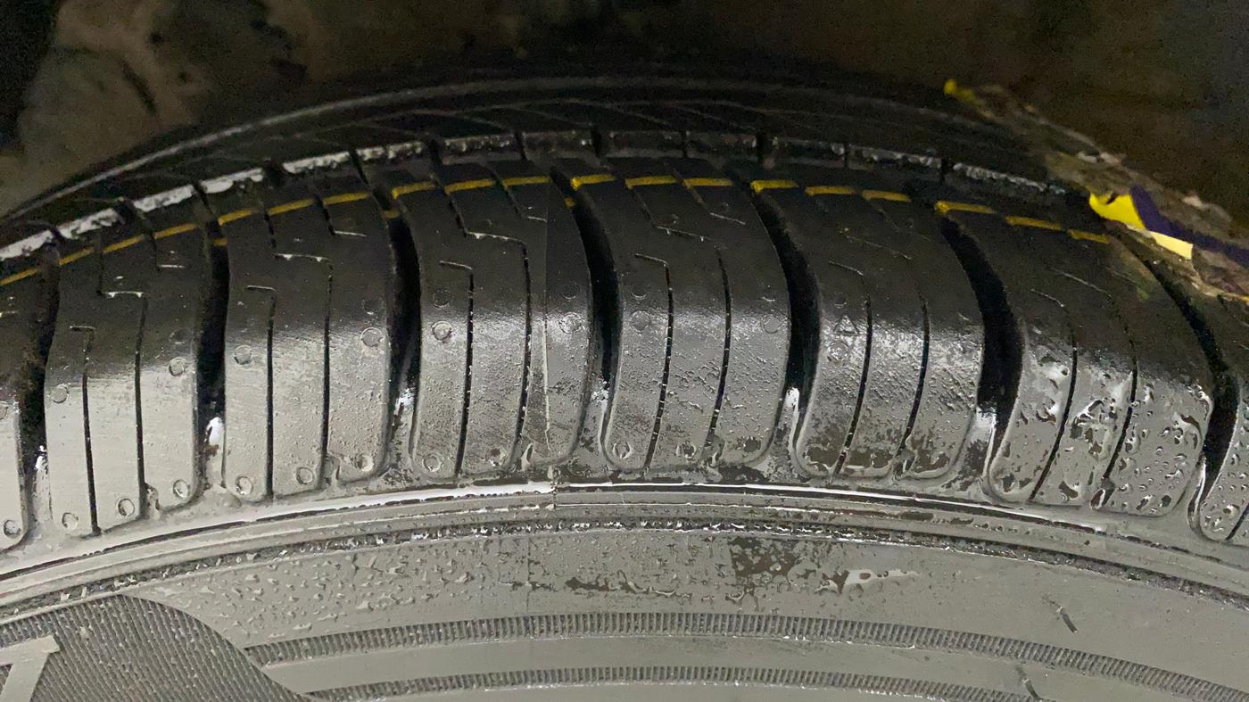 2011 Hyundai Verna FLUIDIC 1.4 VTVT, Petrol, Manual, 49,908 km, Left Front Tyre Tread