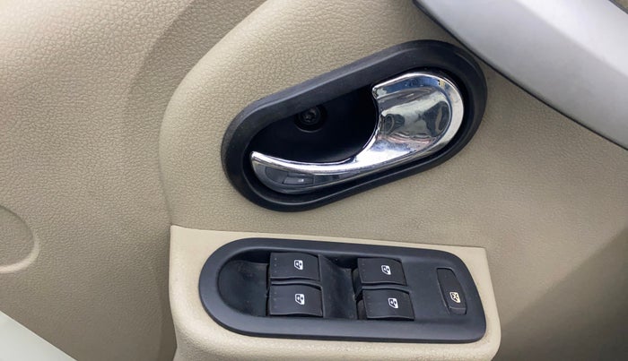 2014 Nissan Terrano XL (P), Petrol, Manual, 63,364 km, Driver Side Door Panels Control