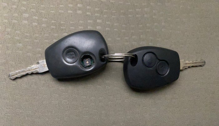 2014 Nissan Terrano XL (P), Petrol, Manual, 63,364 km, Key Close Up