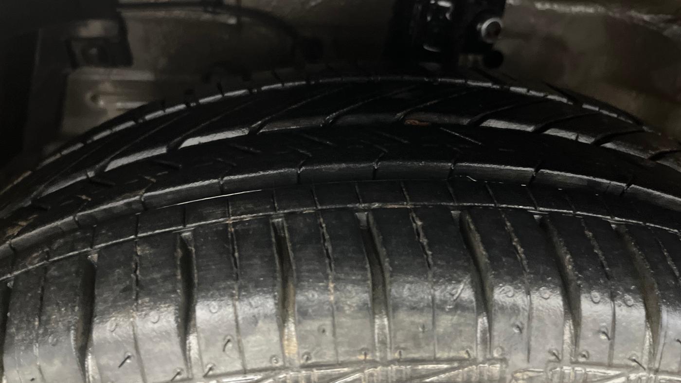 2014 Maruti Swift ZXI, Petrol, Manual, 36,206 km, Left Front Tyre Tread