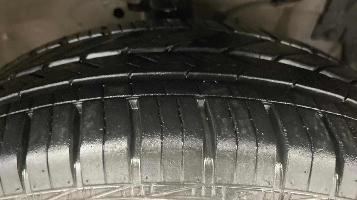 2014 Maruti Swift ZXI, Petrol, Manual, 36,206 km, Right Front Tyre Tread