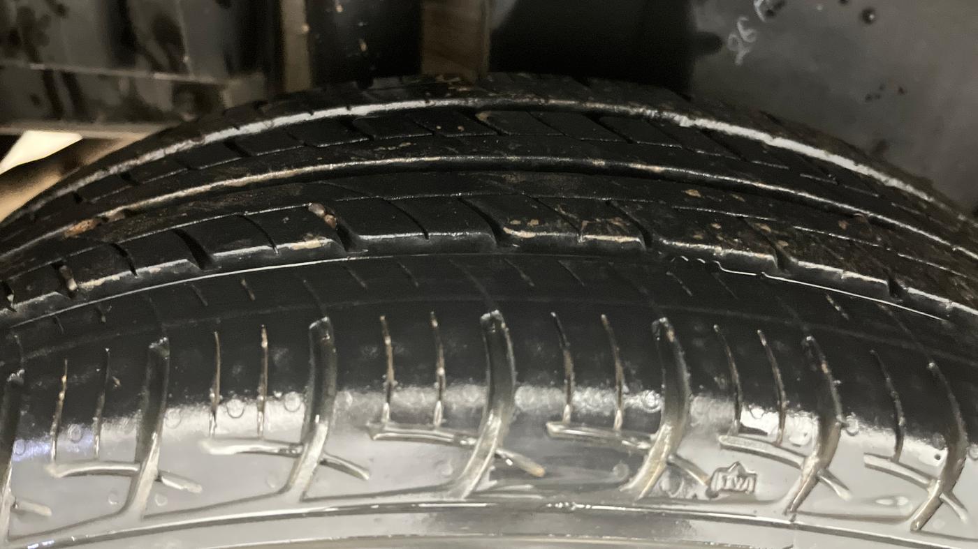 2014 Maruti Swift ZXI, Petrol, Manual, 36,206 km, Right Rear Tyre Tread