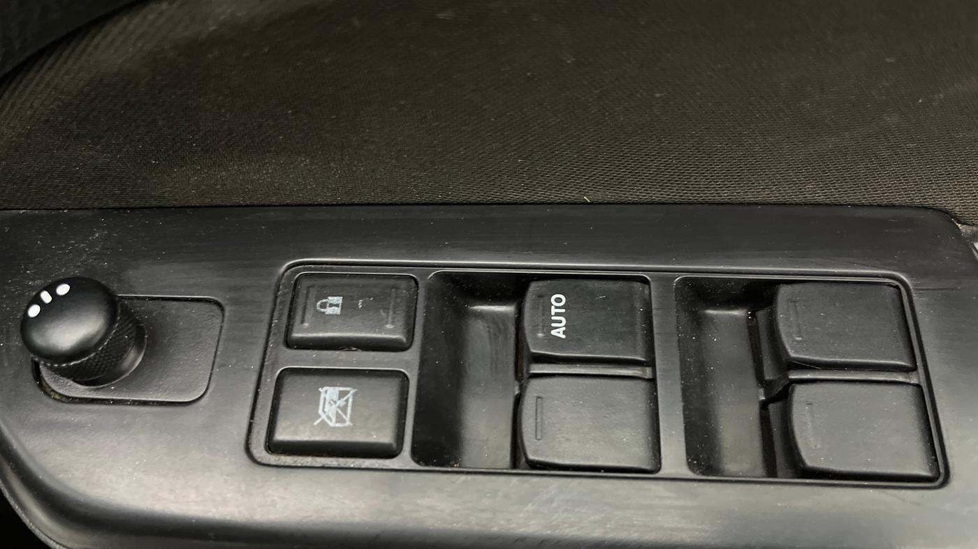 2014 Maruti Swift ZXI, Petrol, Manual, 36,206 km, Driver Side Door Panels Control