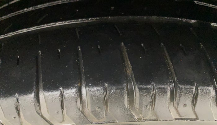 2022 Maruti Swift ZXI AMT, Petrol, Automatic, 31,362 km, Left Front Tyre Tread