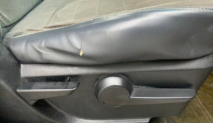 2016 Mahindra Kuv100 K6 5 STR, Petrol, Manual, 79,691 km, Driver Side Adjustment Panel