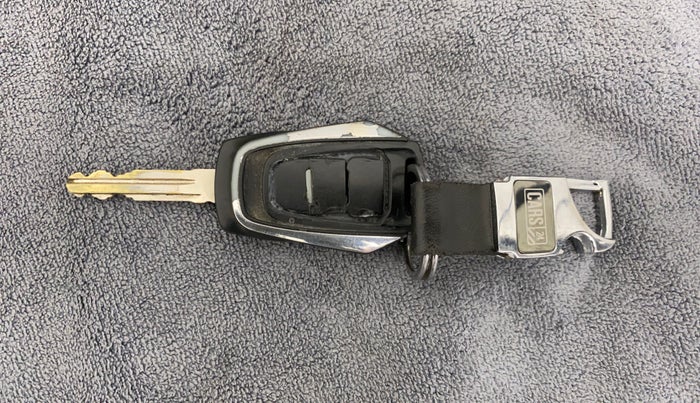 2016 Mahindra Kuv100 K6 5 STR, Petrol, Manual, 79,691 km, Key Close Up