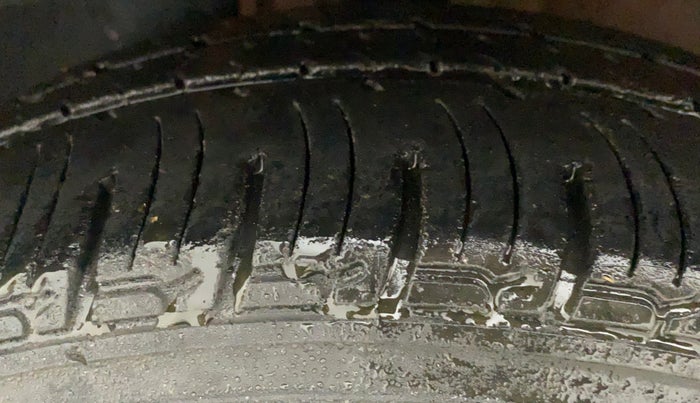 2016 Mahindra Kuv100 K6 5 STR, Petrol, Manual, 79,691 km, Left Front Tyre Tread