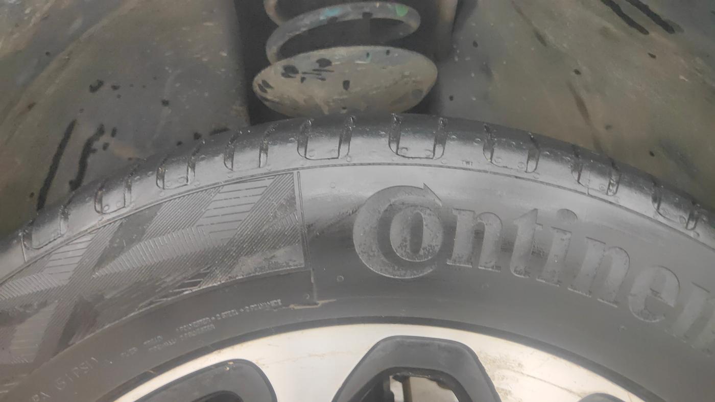 2018 Renault Captur RXE PETROL, Petrol, Manual, 72,123 km, Right Front Tyre Tread