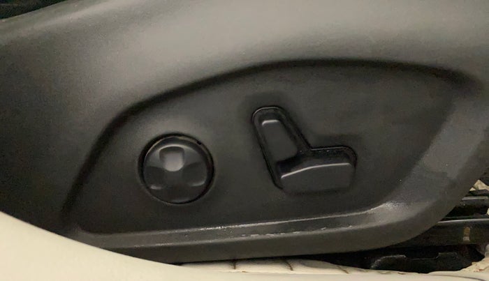 2021 Jeep Compass LIMITED (O) 2.0 DIESEL 4X4 AT, Diesel, Automatic, 41,696 km, Driver Side Adjustment Panel