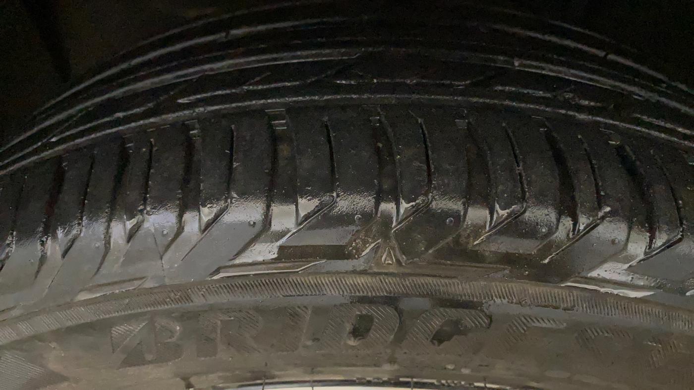 2021 Jeep Compass LIMITED (O) 2.0 DIESEL 4X4 AT, Diesel, Automatic, 41,696 km, Left Front Tyre Tread