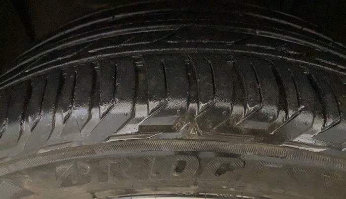 2021 Jeep Compass LIMITED (O) 2.0 DIESEL 4X4 AT, Diesel, Automatic, 41,696 km, Left Front Tyre Tread