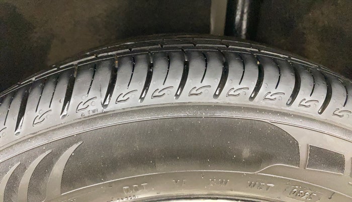 2014 Ford Ecosport TITANIUM 1.5L DIESEL (OPT), Diesel, Manual, 63,342 km, Left Rear Tyre Tread