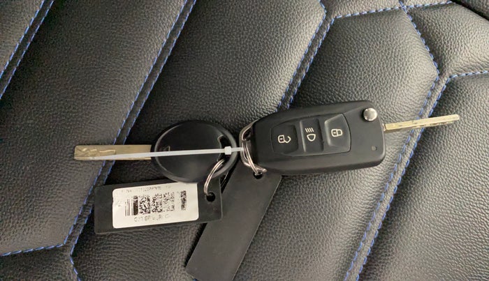 2022 Tata Tiago XT (O) PETROL, Petrol, Manual, 2,819 km, Key Close Up