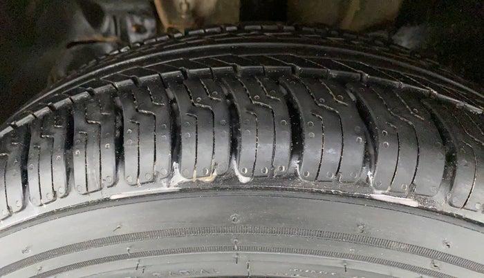 2016 Tata Tiago XT 1.2 REVOTRON, Petrol, Manual, 37,650 km, Left Front Tyre Tread