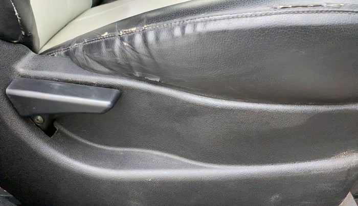 2016 Tata Tiago XT 1.2 REVOTRON, Petrol, Manual, 37,650 km, Driver Side Adjustment Panel