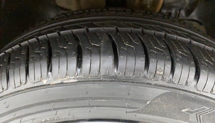 2016 Tata Tiago XT 1.2 REVOTRON, Petrol, Manual, 37,650 km, Right Front Tyre Tread