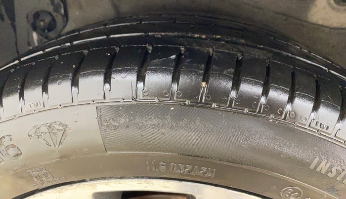 2015 Hyundai Verna FLUIDIC 1.6 CRDI S(O) 4S, Diesel, Manual, 99,607 km, Right Rear Tyre Tread