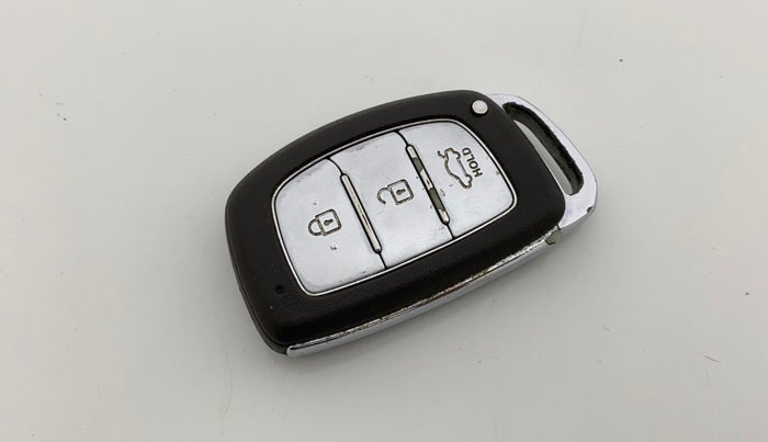 2015 Hyundai Verna FLUIDIC 1.6 CRDI S(O) 4S, Diesel, Manual, 99,607 km, Key Close Up