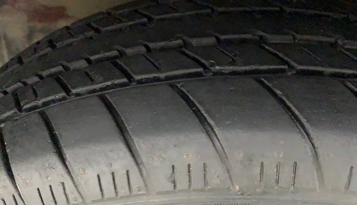 2010 Hyundai i20 MAGNA (O) 1.2, Petrol, Manual, 65,702 km, Left Front Tyre Tread