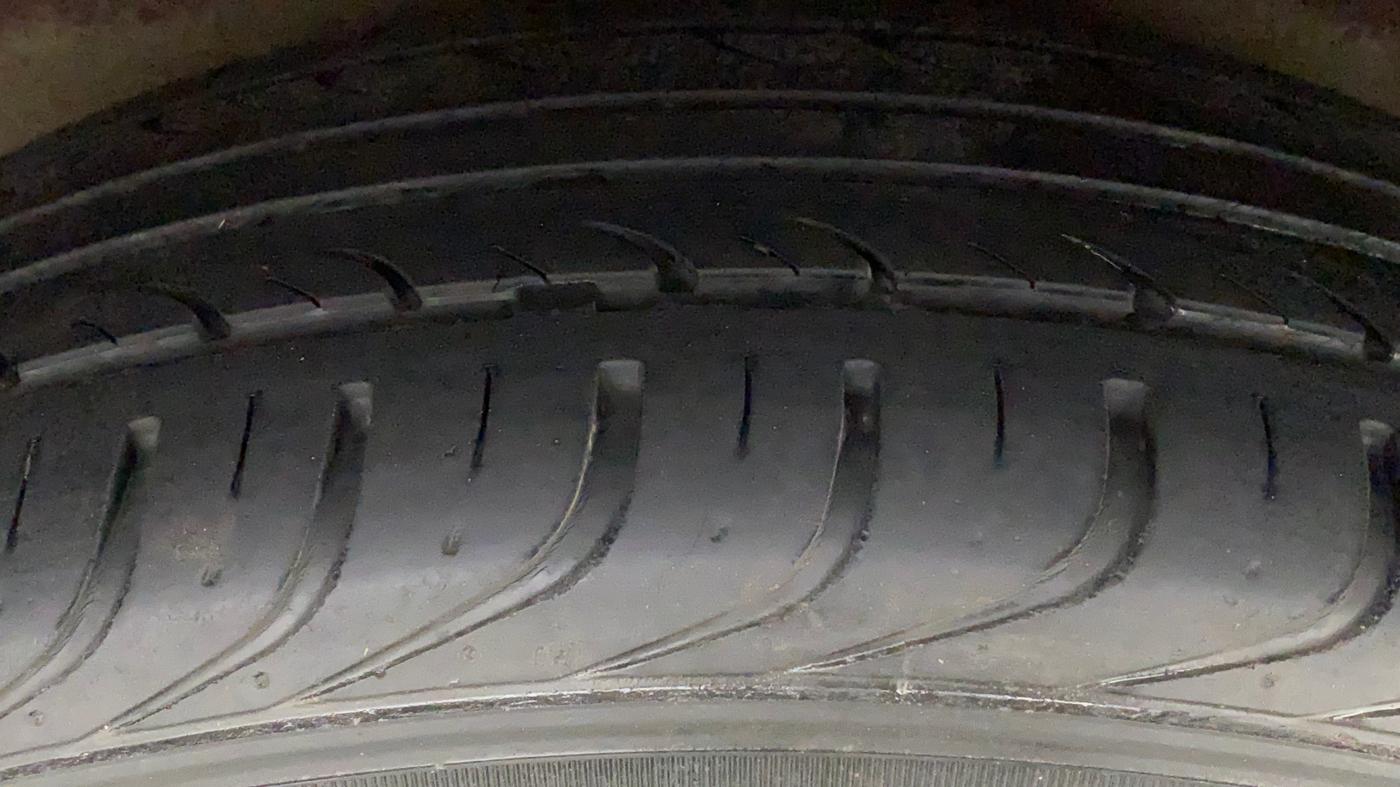 2010 Hyundai i20 MAGNA (O) 1.2, Petrol, Manual, 65,702 km, Right Rear Tyre Tread