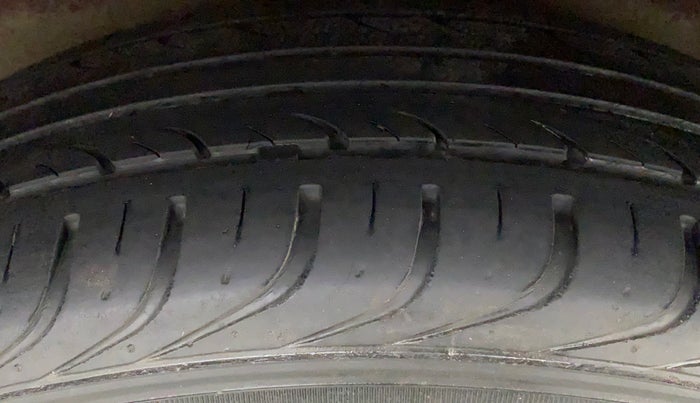 2010 Hyundai i20 MAGNA (O) 1.2, Petrol, Manual, 65,702 km, Right Rear Tyre Tread
