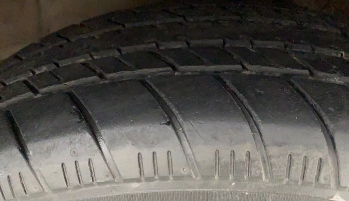 2010 Hyundai i20 MAGNA (O) 1.2, Petrol, Manual, 65,702 km, Right Front Tyre Tread