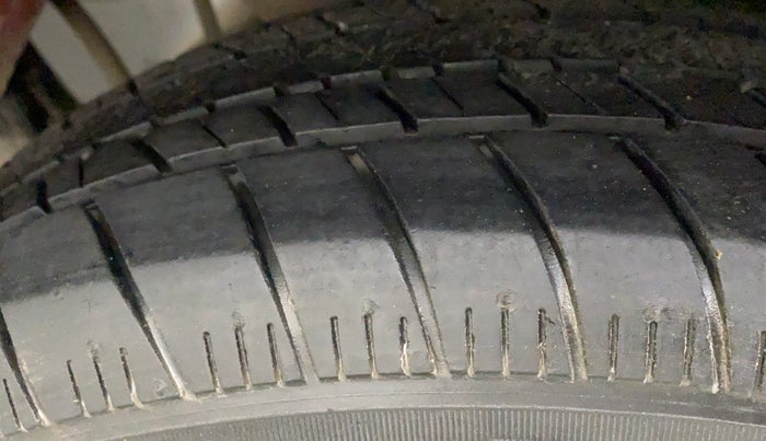 2010 Hyundai i20 MAGNA (O) 1.2, Petrol, Manual, 65,702 km, Left Rear Tyre Tread