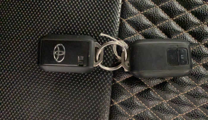 2020 Toyota Glanza G, Petrol, Manual, 84,448 km, Key Close Up