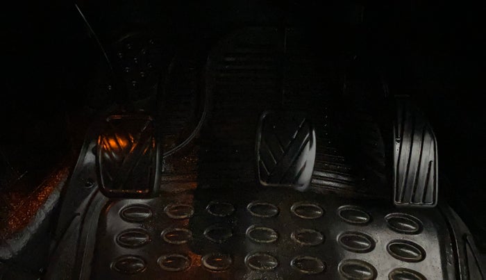 2020 Toyota Glanza G, Petrol, Manual, 84,448 km, Pedals