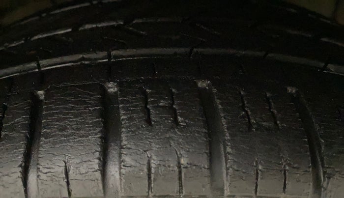 2014 Hyundai Grand i10 SPORTZ AT 1.2 KAPPA VTVT, Petrol, Automatic, 33,416 km, Right Front Tyre Tread