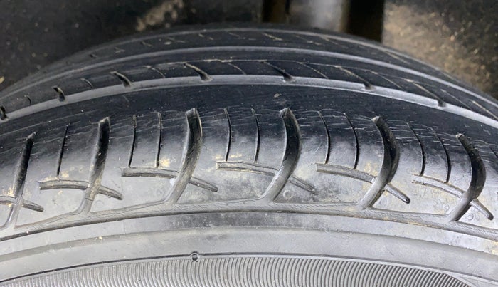2018 Maruti Baleno DELTA PETROL 1.2, Petrol, Manual, 27,623 km, Left Rear Tyre Tread