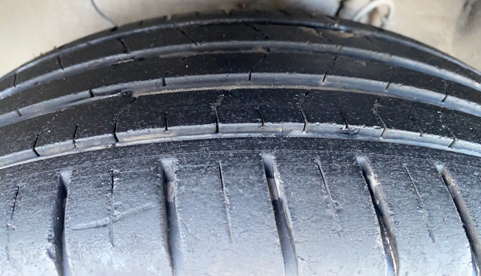 2018 Hyundai Elite i20 ASTA 1.2 (O), Petrol, Manual, 35,102 km, Left Front Tyre Tread