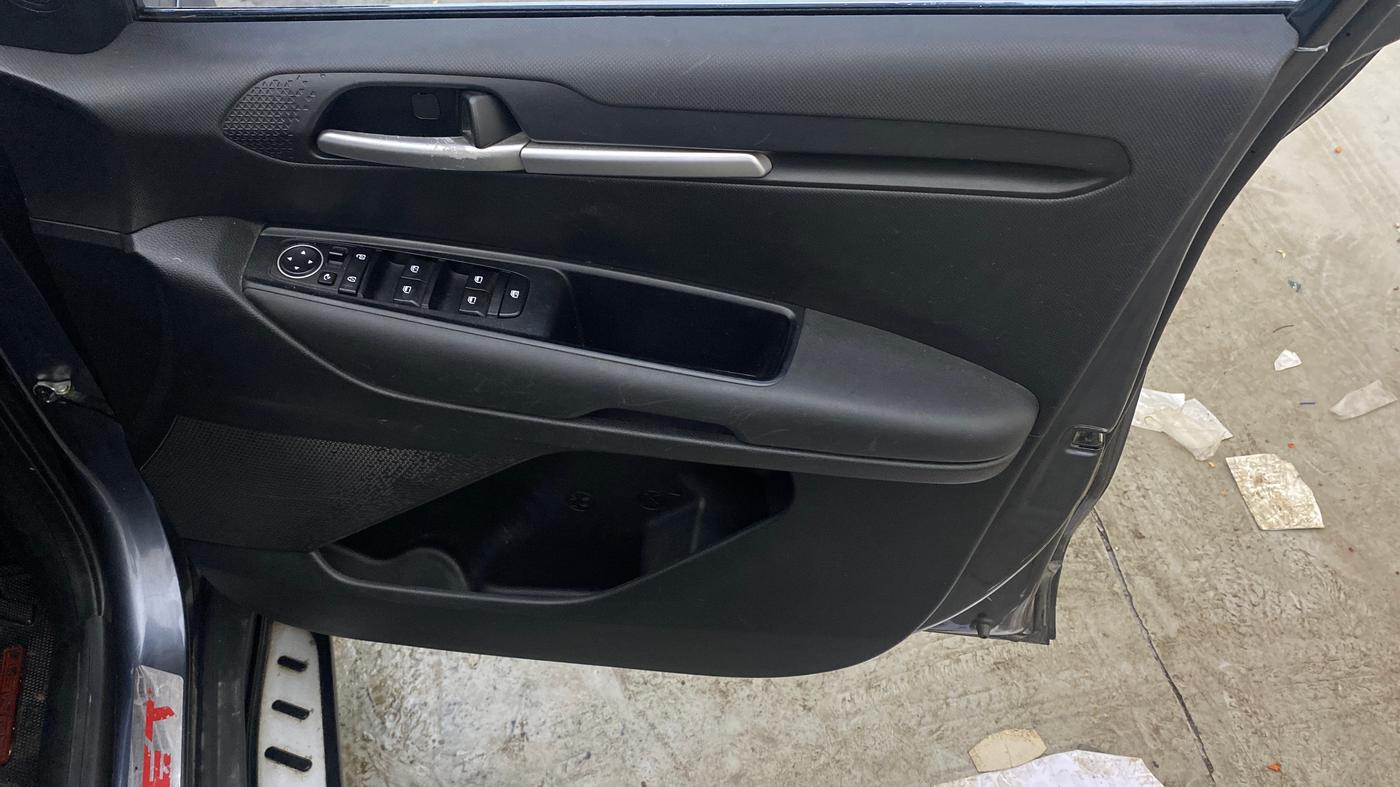 2022 KIA SONET HTK PLUS 1.2, Petrol, Manual, 73,745 km, Driver Side Door Panels Control