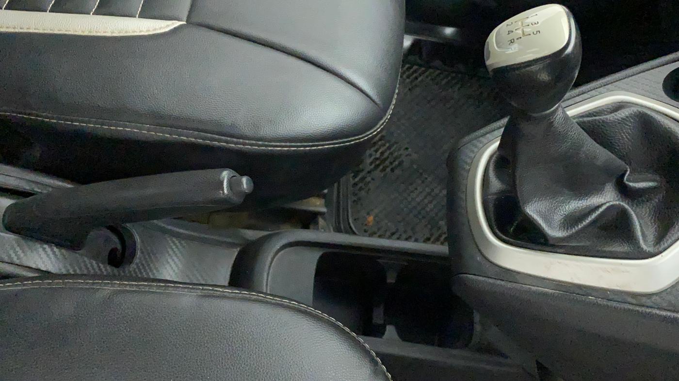 2019 Datsun Go T, CNG, Manual, 63,046 km, Gear Lever