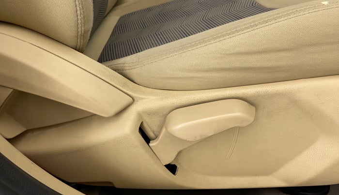 2018 Ford Figo Aspire 1.2 TITANIUM PETROL, Petrol, Manual, 33,815 km, Driver Side Adjustment Panel
