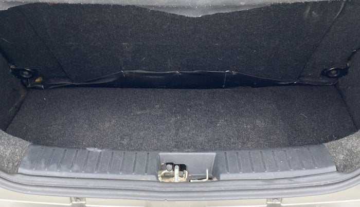 2016 Mahindra Kuv100 K4 6 STR, Petrol, Manual, 64,630 km, Boot Inside