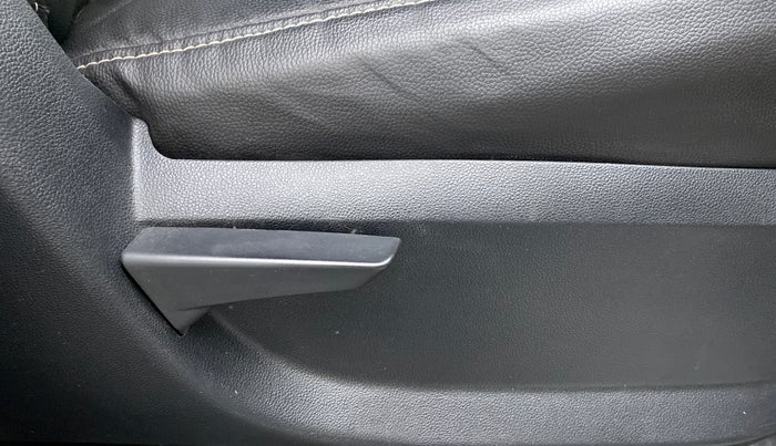 2016 Mahindra Kuv100 K4 6 STR, Petrol, Manual, 64,630 km, Driver Side Adjustment Panel