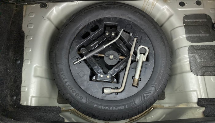 2016 Mahindra Kuv100 K4 6 STR, Petrol, Manual, 64,630 km, Spare Tyre