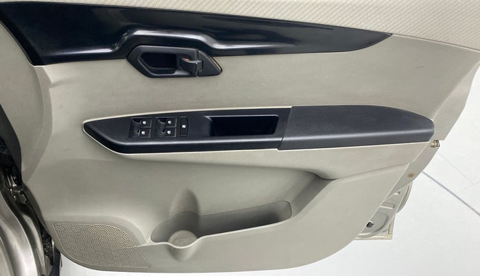 2016 Mahindra Kuv100 K4 6 STR, Petrol, Manual, 64,630 km, Driver Side Door Panels Control