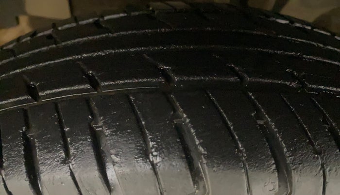 2017 Renault Kwid RXT 0.8, Petrol, Manual, 45,145 km, Left Front Tyre Tread