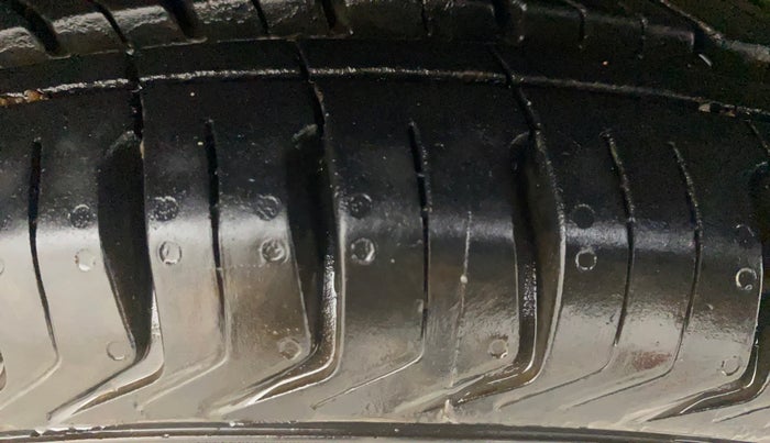 2018 Datsun Redi Go T(O) 1.0 AMT, Petrol, Automatic, 82,507 km, Right Front Tyre Tread