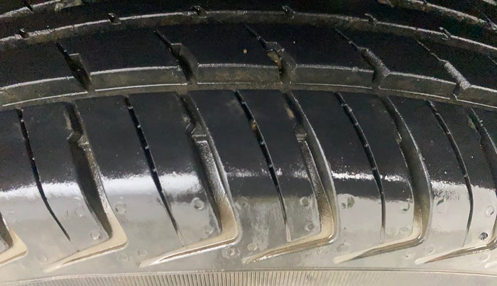 2018 Datsun Redi Go T(O) 1.0 AMT, Petrol, Automatic, 82,507 km, Left Rear Tyre Tread